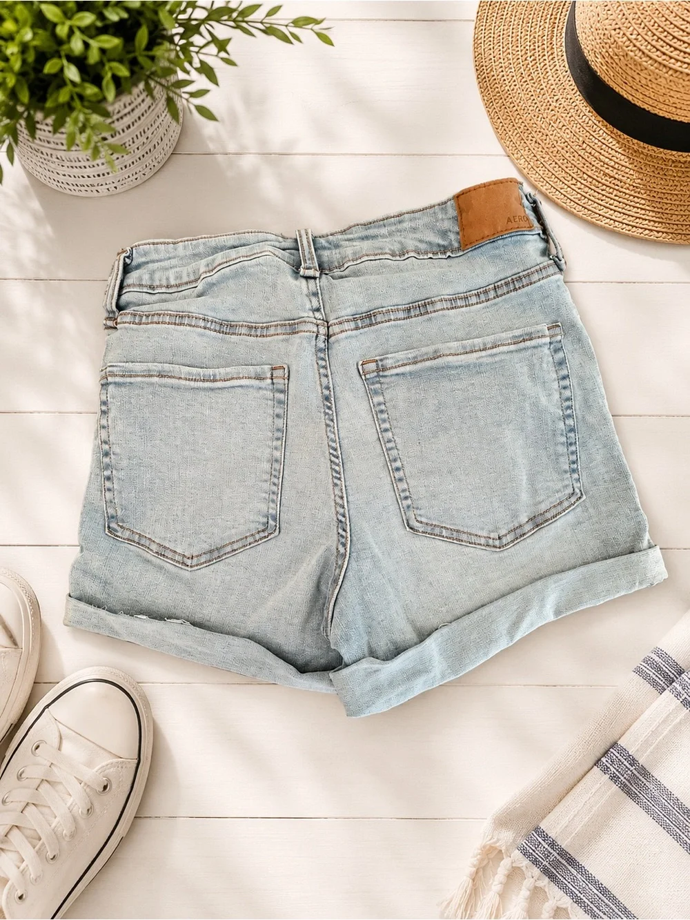 Aéropostale Women’s Size 4 High-Rise Light Wash Denim Midi Shorts Cuffed Hem